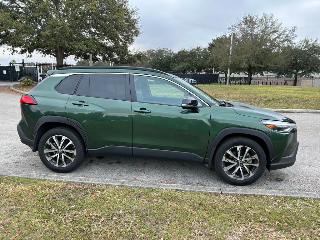 Used 2025 Toyota Corolla Cross XLE image 6
