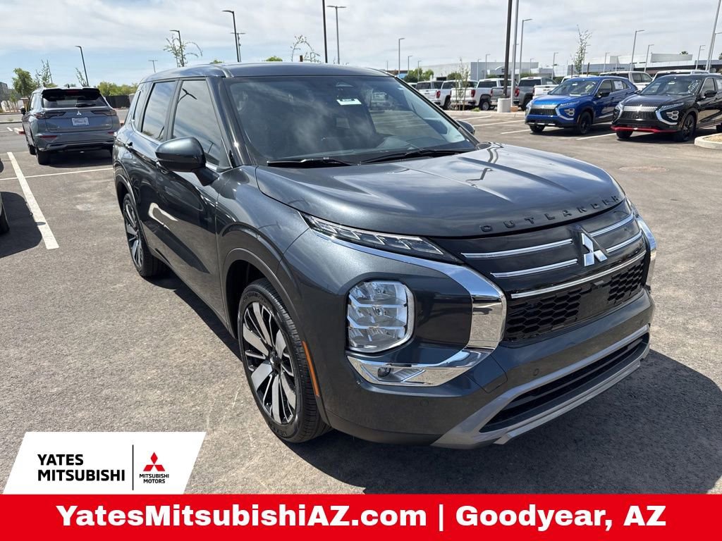 New 2026 Mitsubishi Outlander SE image 2