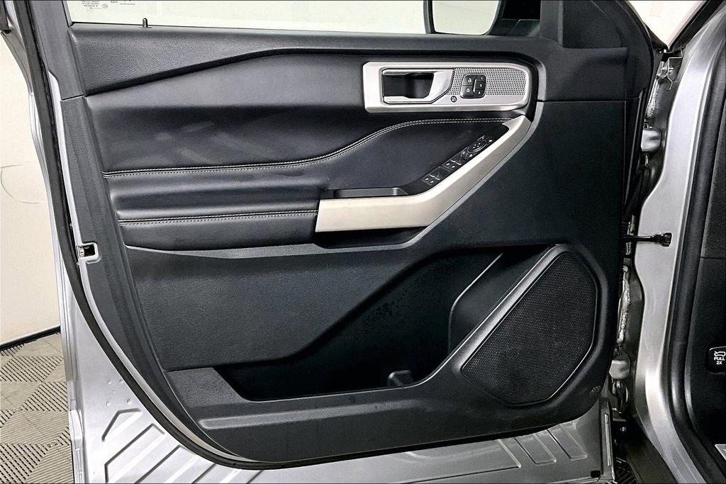 Used 2022 Ford Explorer Limited w/ Equipment Group 301A image 23