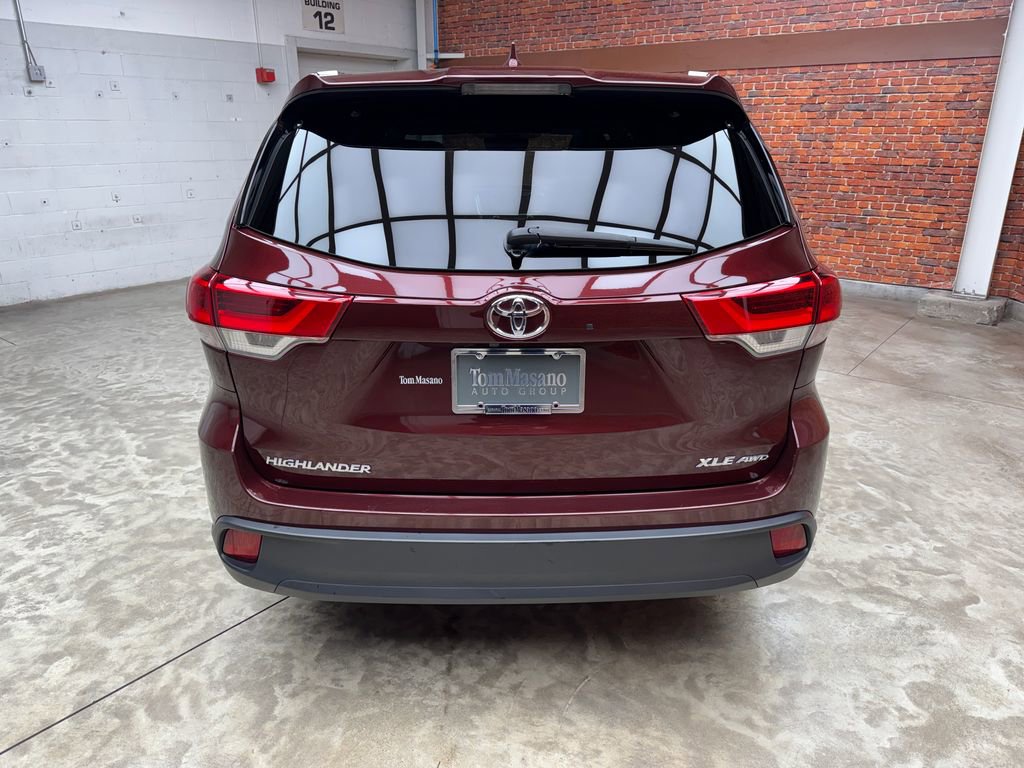 Used 2018 Toyota Highlander XLE image 5