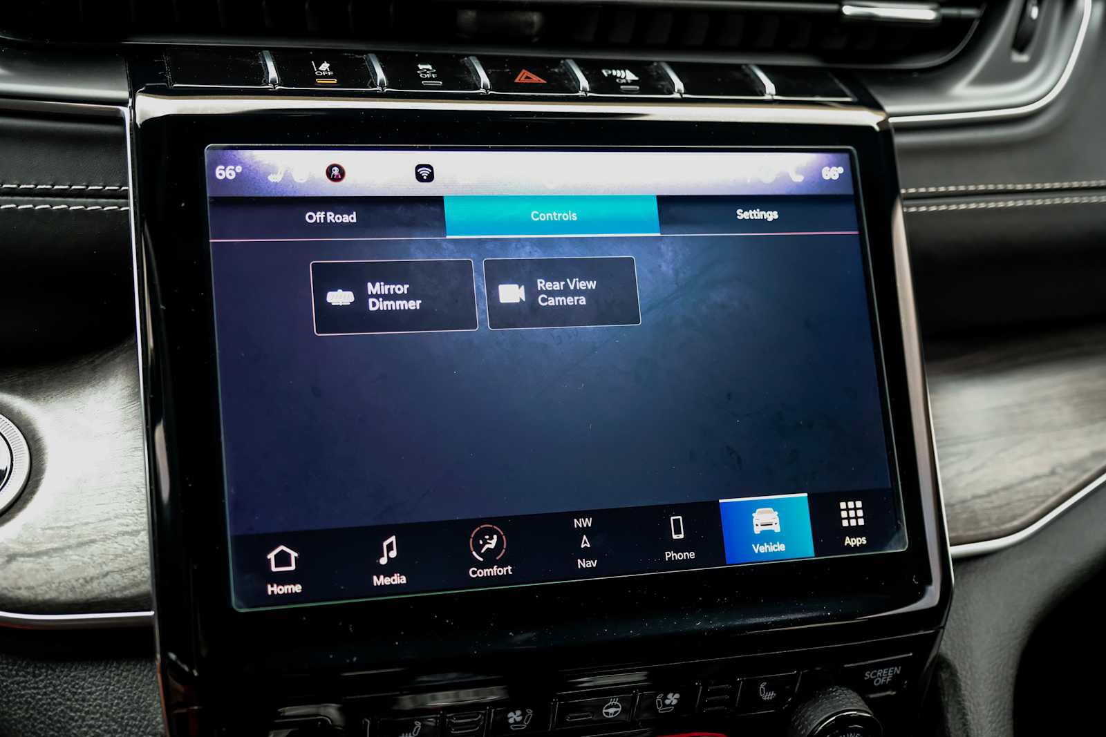 Used 2023 Jeep Grand Cherokee Overland w/ Luxury Tech Group IV AWD/4WD image 34