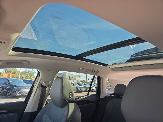 New 2026 Volkswagen Tiguan SE FWD image 25