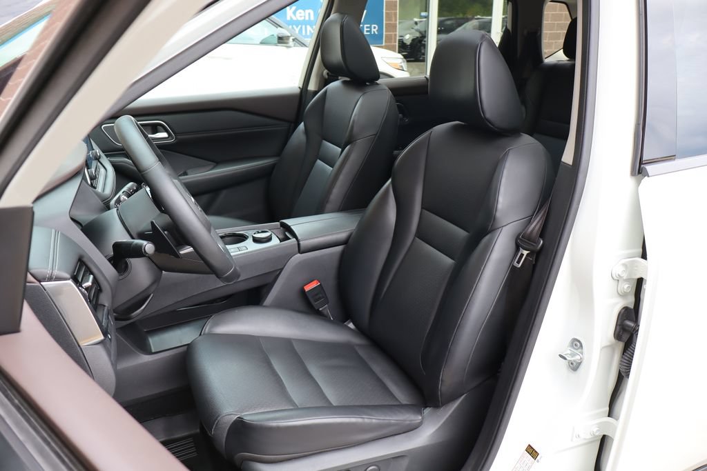 Used 2021 Nissan Rogue SV w/ Premium Package AWD/4WD image 12