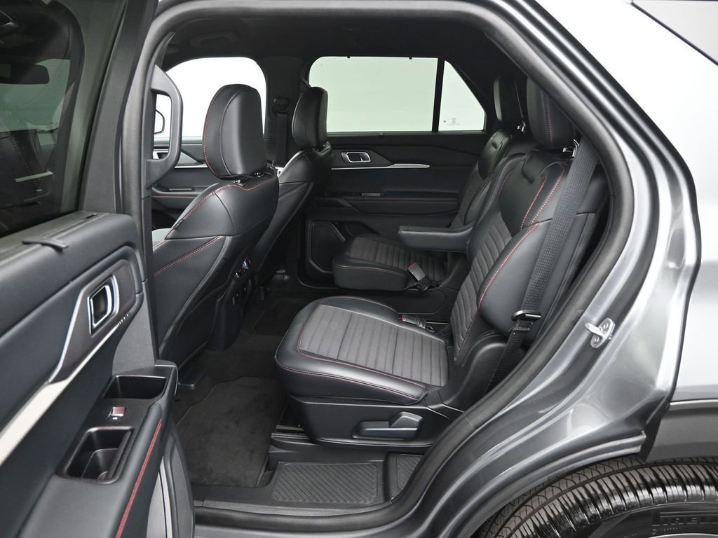 Used 2025 Ford Explorer ST-Line w/ Premium Package RWD image 19