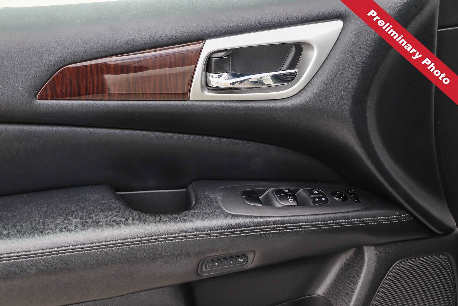 Used 2013 Nissan Pathfinder Platinum FWD image 15
