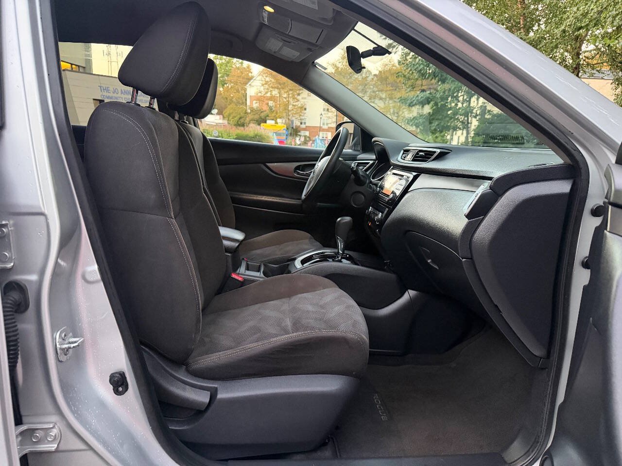 Used 2015 Nissan Rogue SV AWD/4WD image 19