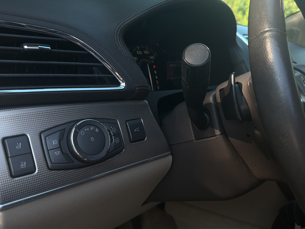 Used 2013 Lincoln MKX AWD image 25