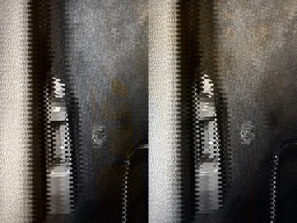 Used 2025 Toyota Corolla LE image 26