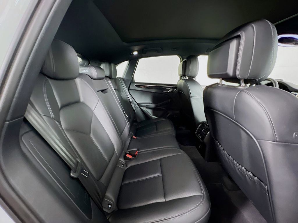 Certified 2025 Porsche Macan image 29