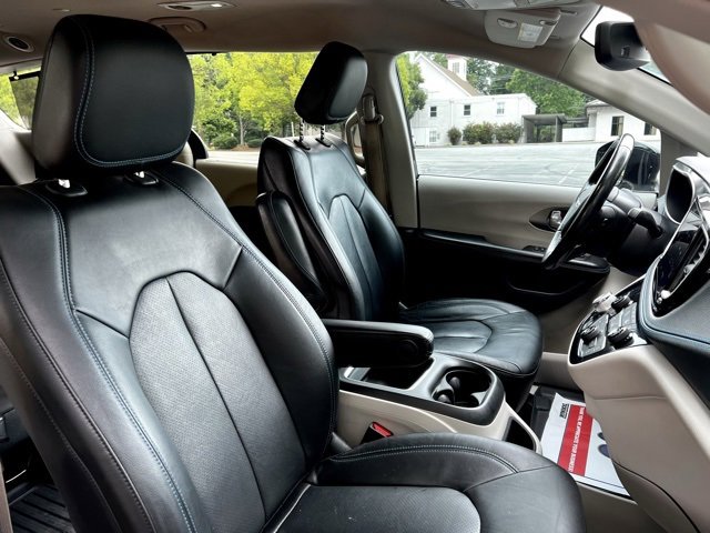 Used 2021 Chrysler Pacifica Touring-L image 27