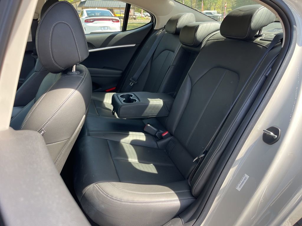 Used 2025 Genesis G70 2.5T image 19