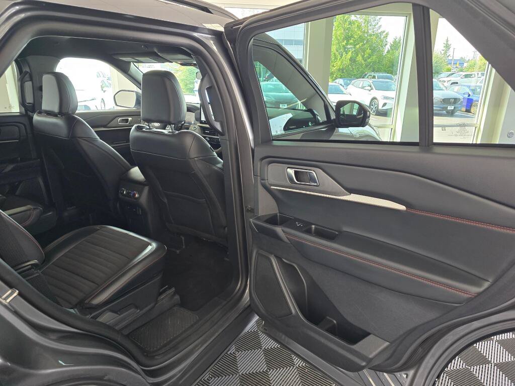 Used 2025 Ford Explorer ST-Line AWD/4WD image 37
