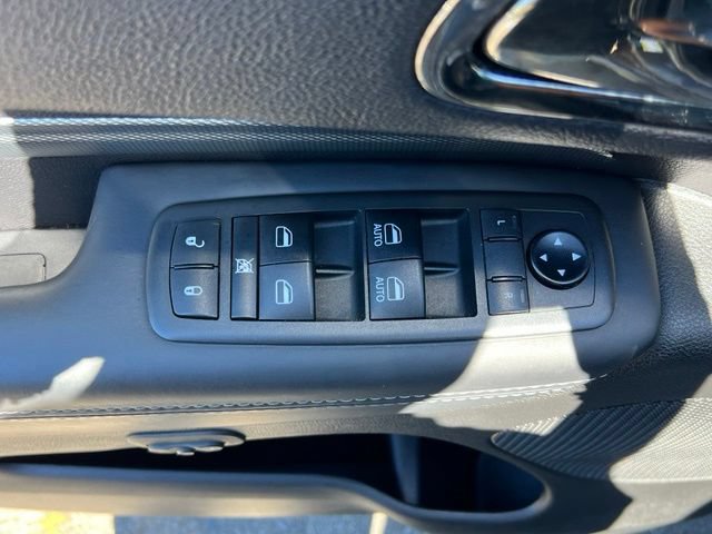 Used 2019 Dodge Durango R/T w/ Technology Group AWD/4WD image 19
