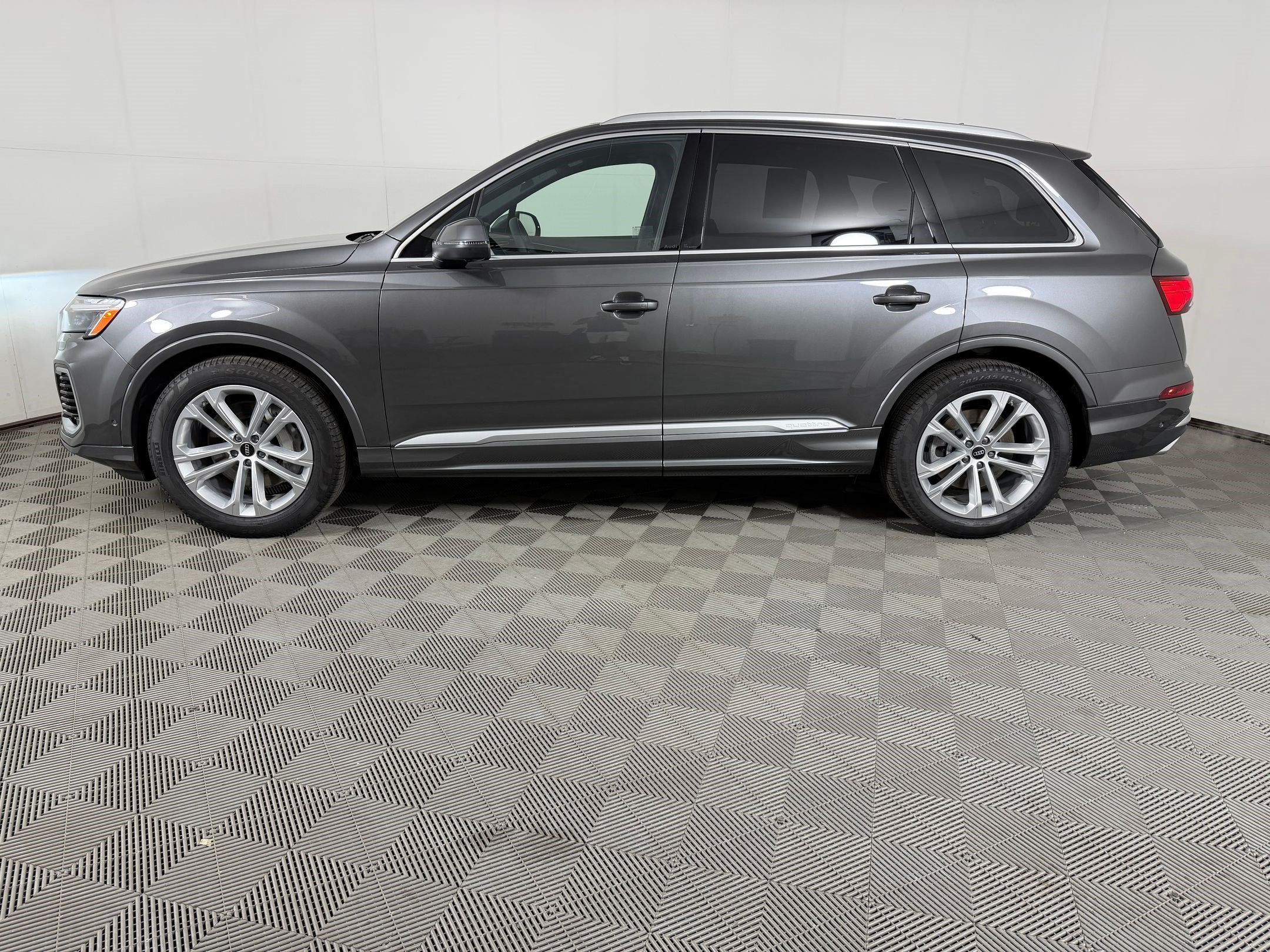 Certified 2026 Audi Q7 3.0T Premium Plus w/ Premium Plus Package AWD/4WD image 2