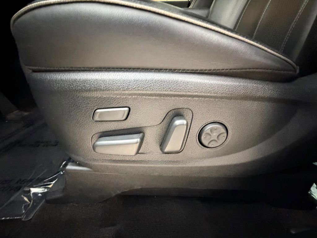 Used 2022 Hyundai Palisade Limited w/ Winter Package image 26