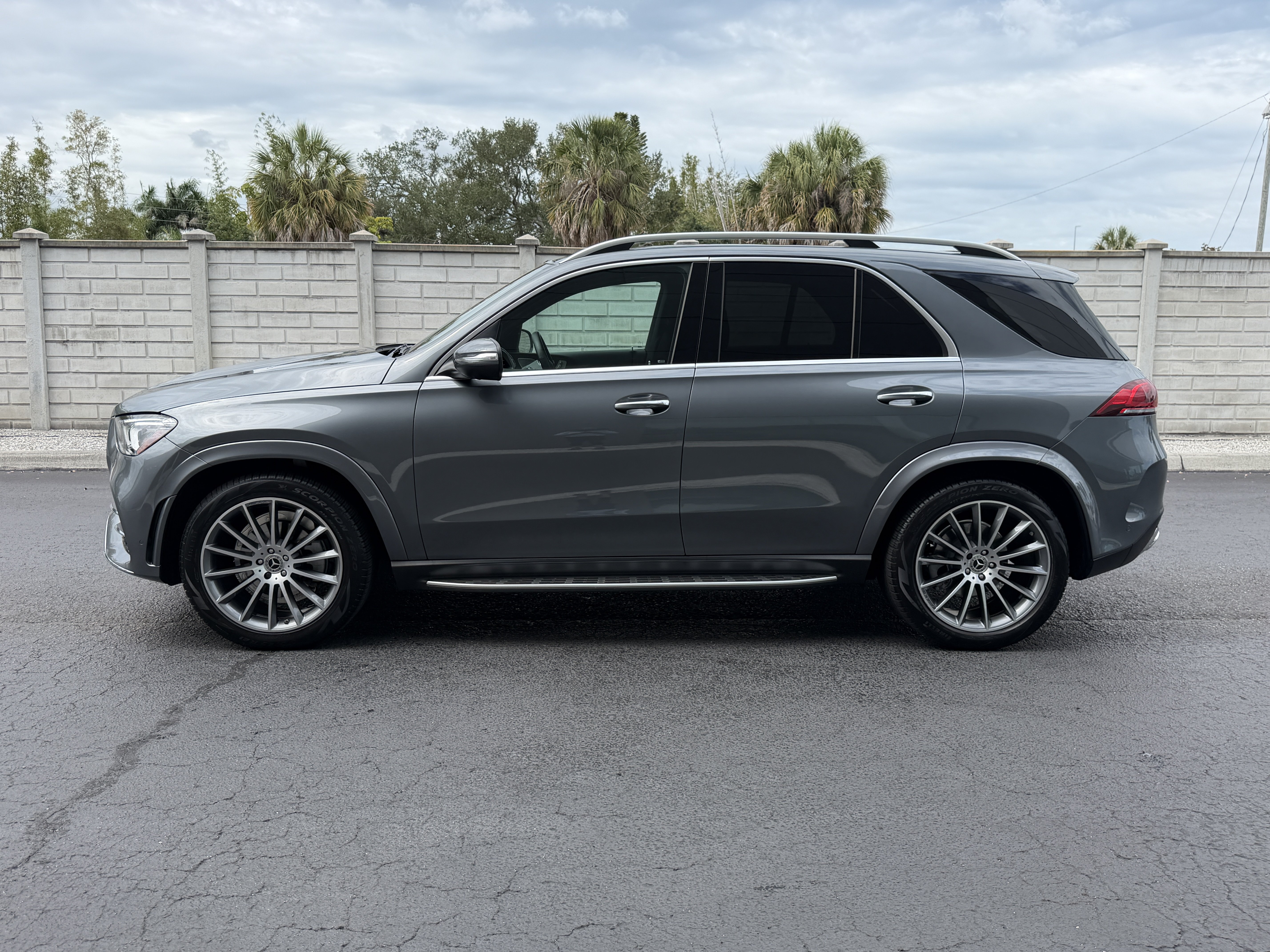 Used 2023 Mercedes-Benz GLE 350 4MATIC image 2