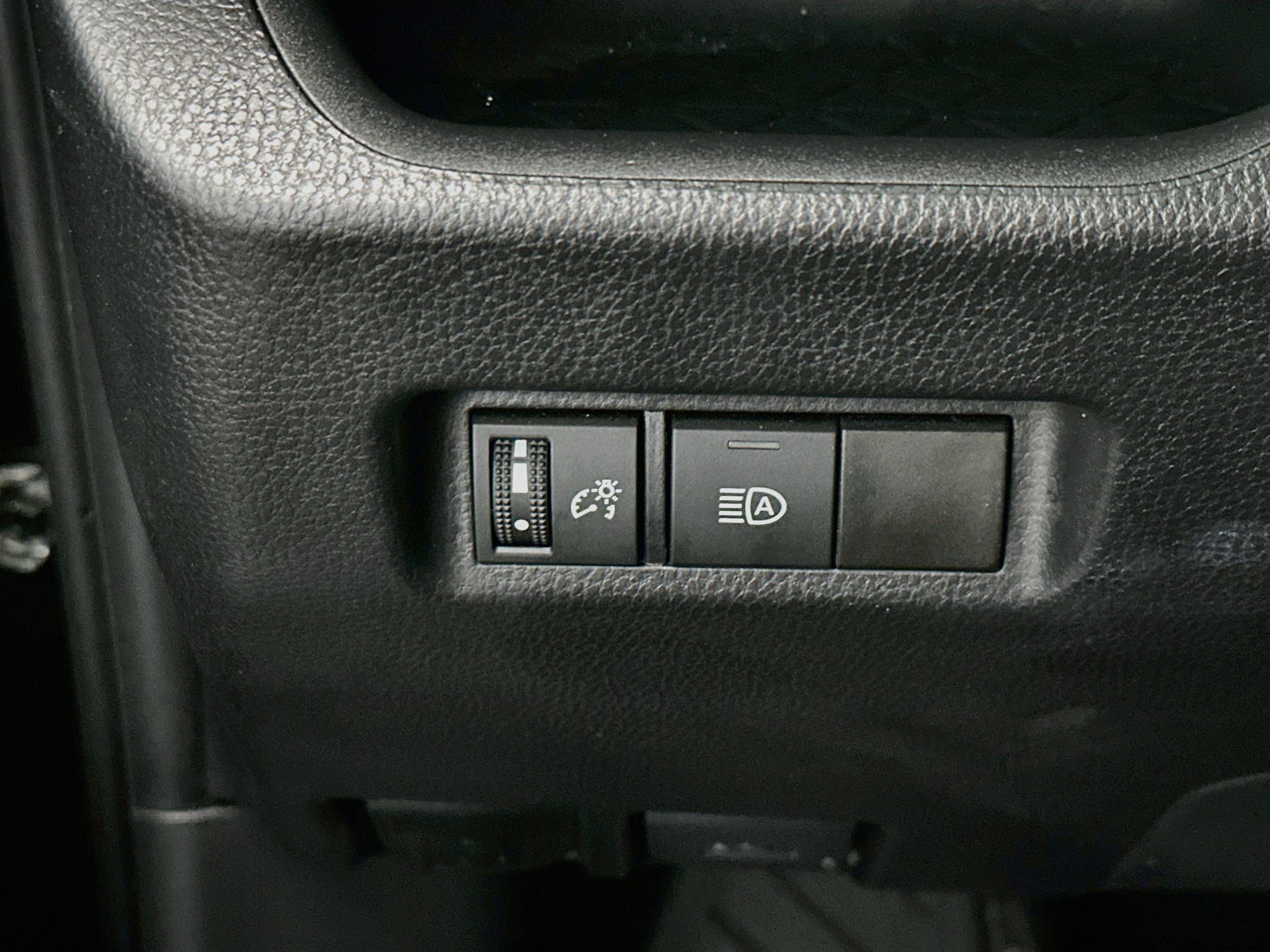 Used 2025 Toyota RAV4 LE AWD/4WD image 17
