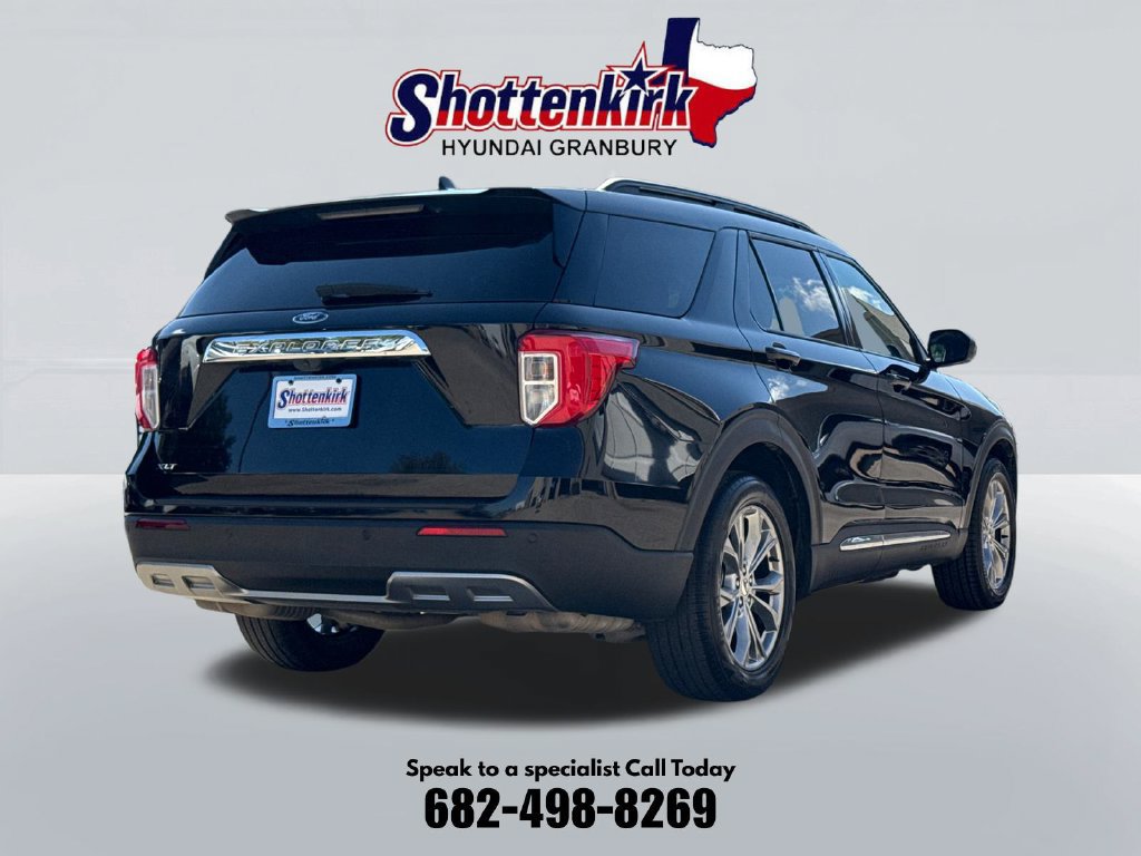 Used 2023 Ford Explorer XLT w/ Equipment Group 202A RWD image 6
