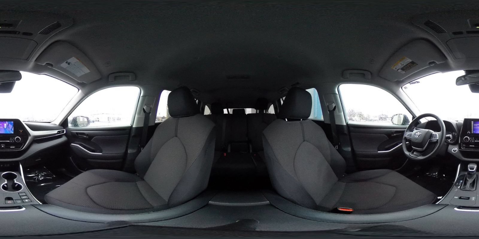 Used 2025 Toyota Highlander LE FWD image 40