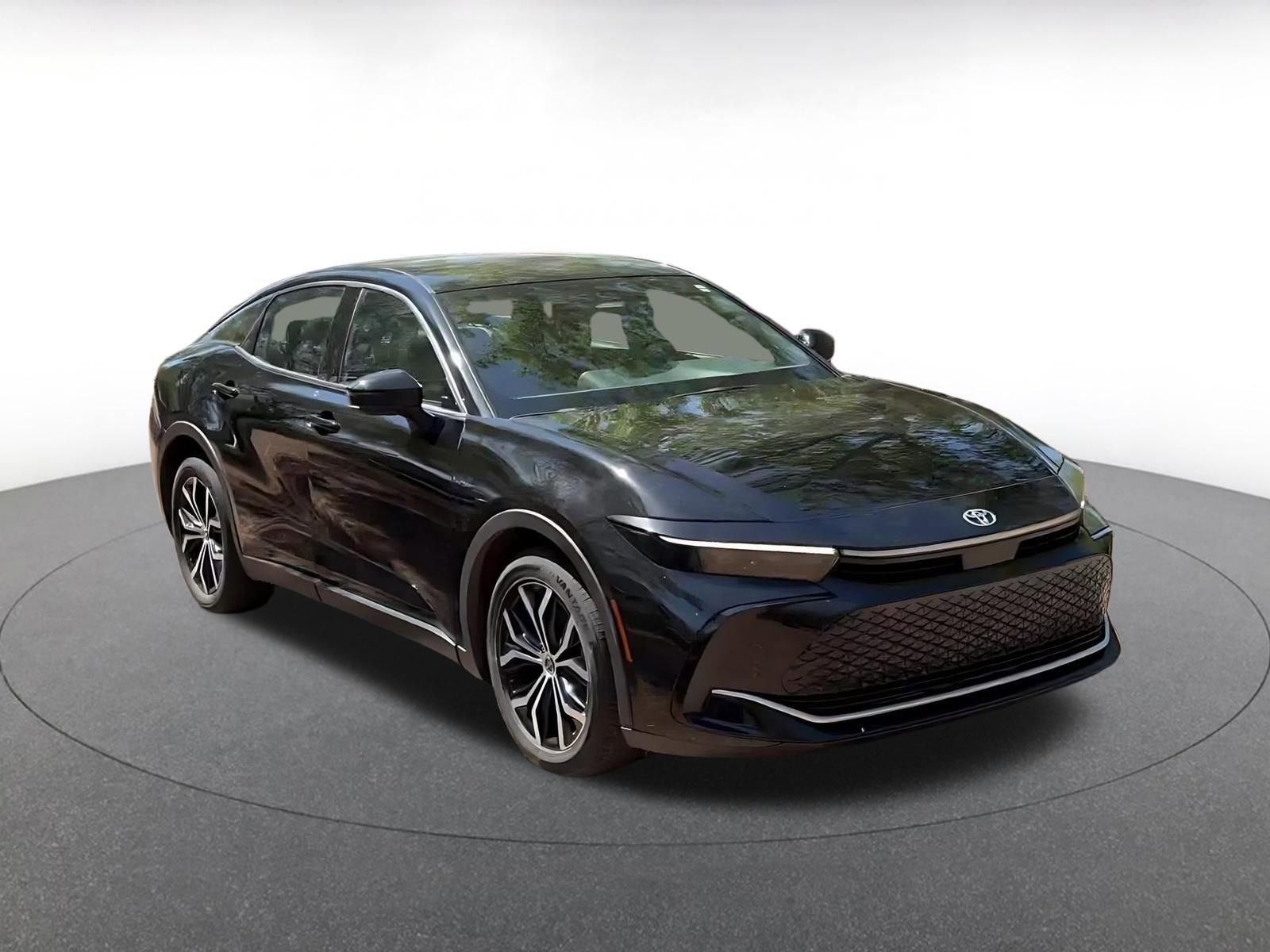 Used 2025 Toyota Crown XLE image 3