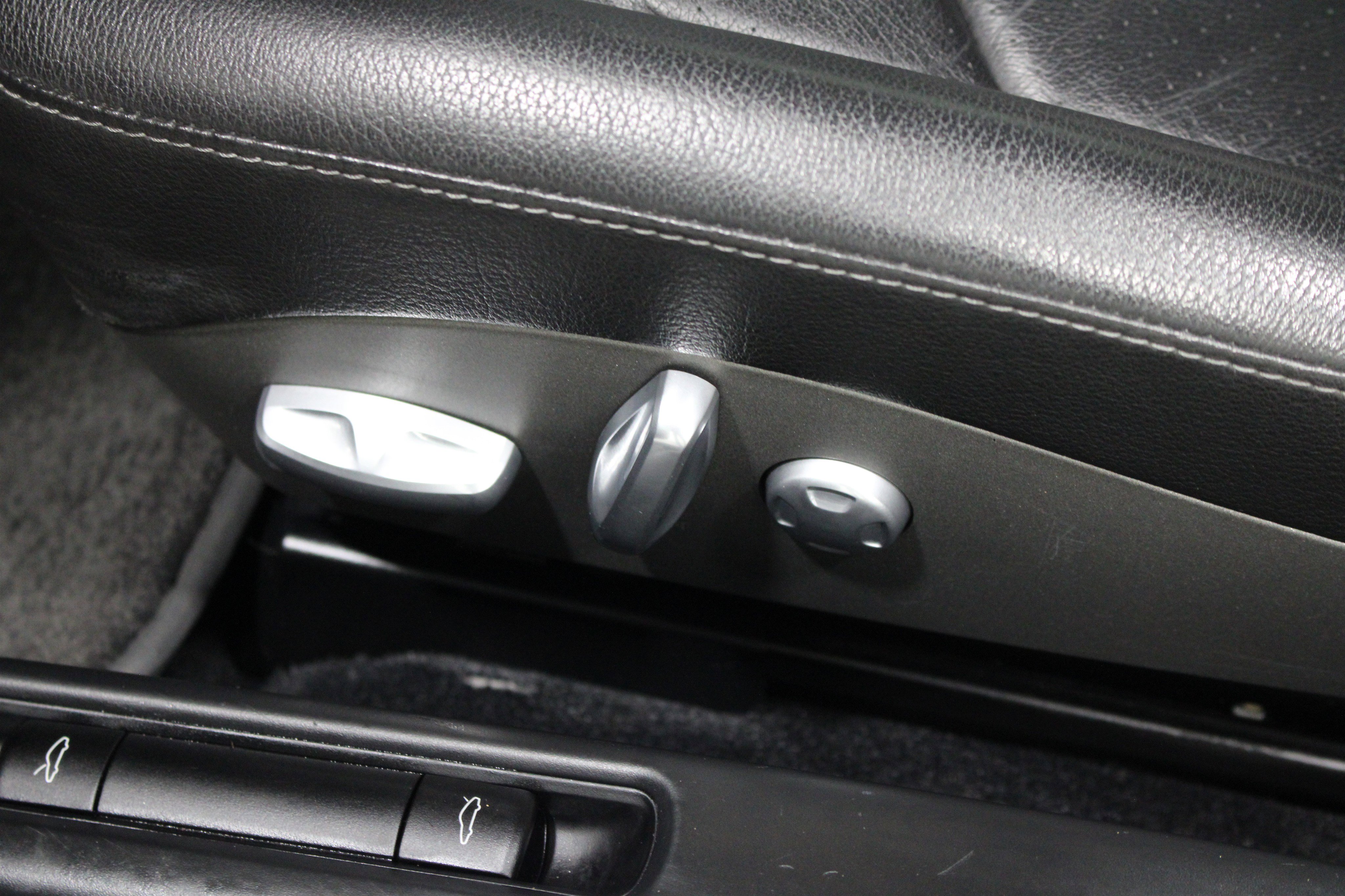 Used 2005 Porsche 911 Carrera RWD image 5