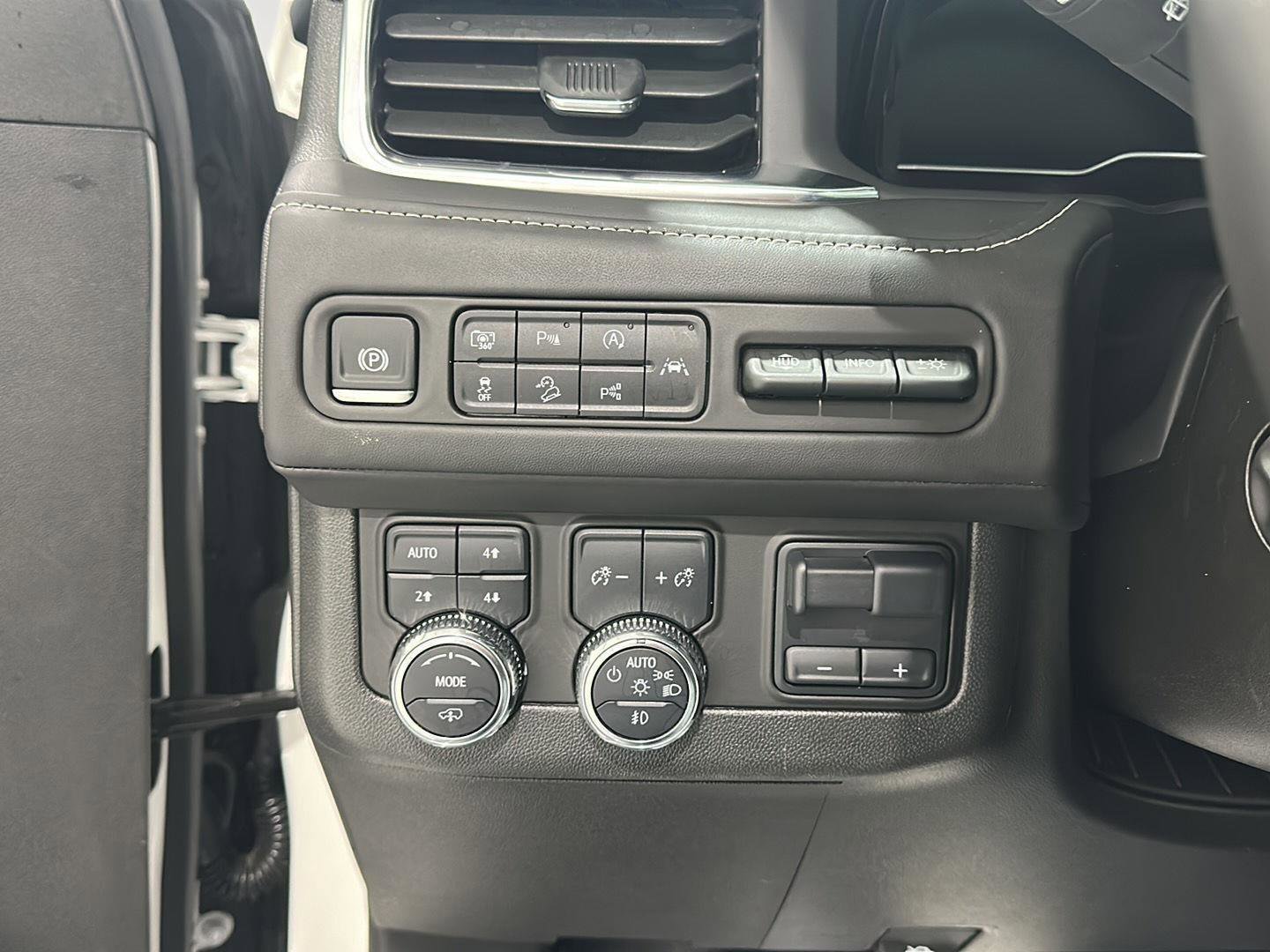 Used 2024 GMC Yukon Denali Ultimate AWD/4WD image 16