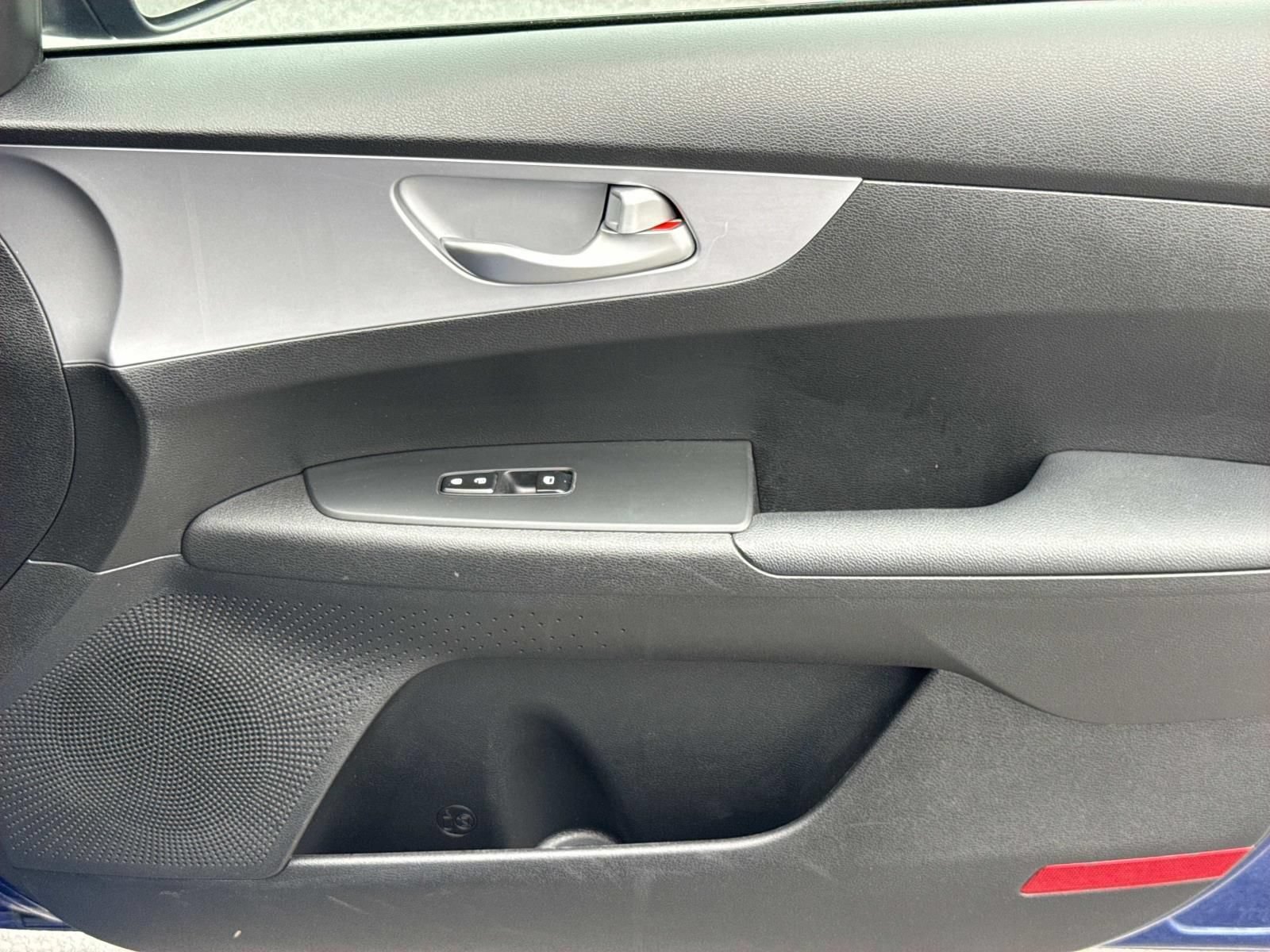Used 2023 Kia Forte LXS w/ LXS Technology Package FWD image 23
