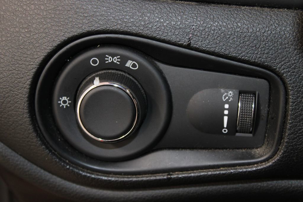 Used 2017 Jeep Renegade Sport w/ Power & Air Group FWD image 24