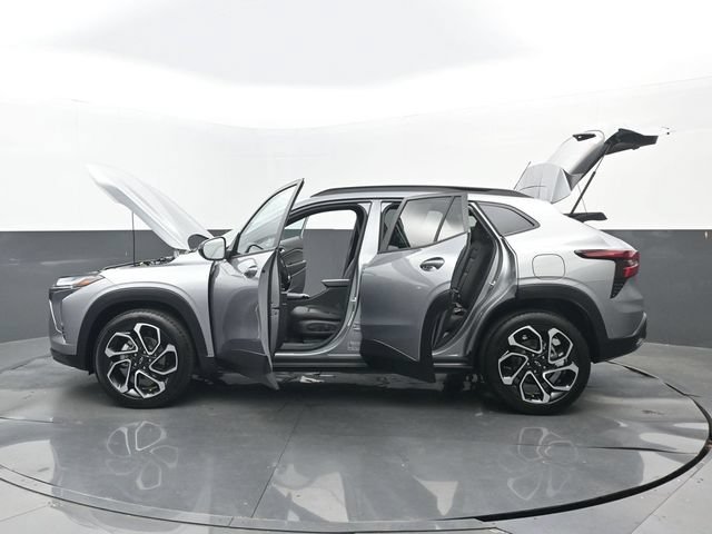 Used 2026 Chevrolet Trax RS w/ Sunroof Package FWD image 33