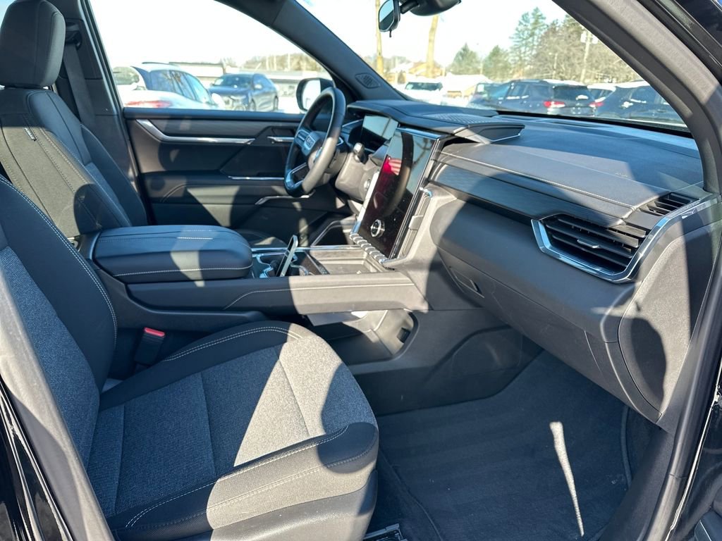 Used 2025 GMC Acadia Elevation image 41