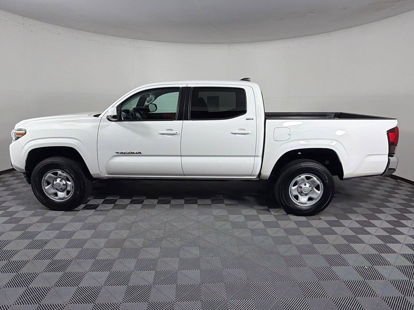 Used 2023 Toyota Tacoma SR5 RWD image 4