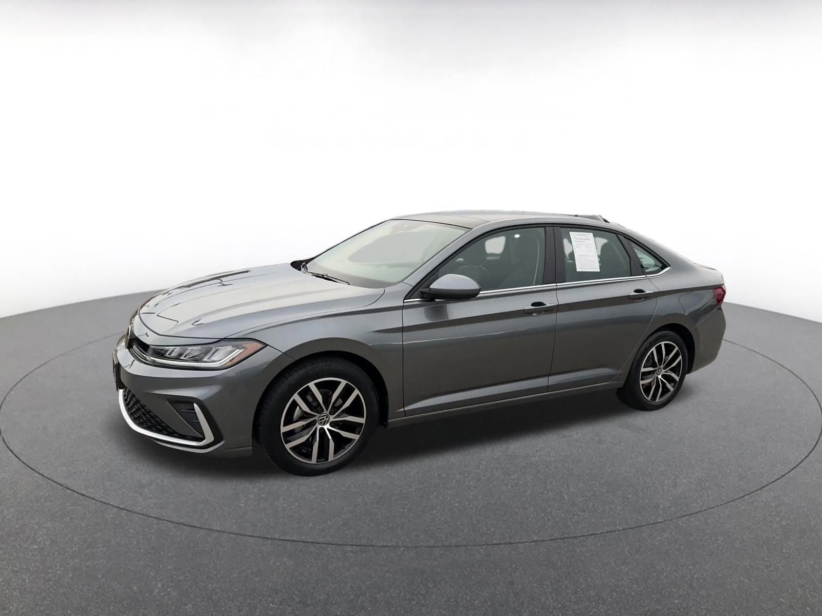 Used 2025 Volkswagen Jetta SE image 8