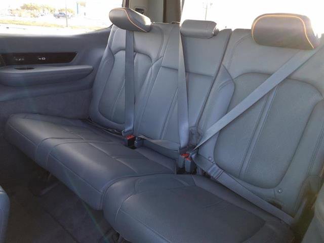 Used 2022 Jeep Grand Wagoneer Series II w/ Convenience Group III image 16