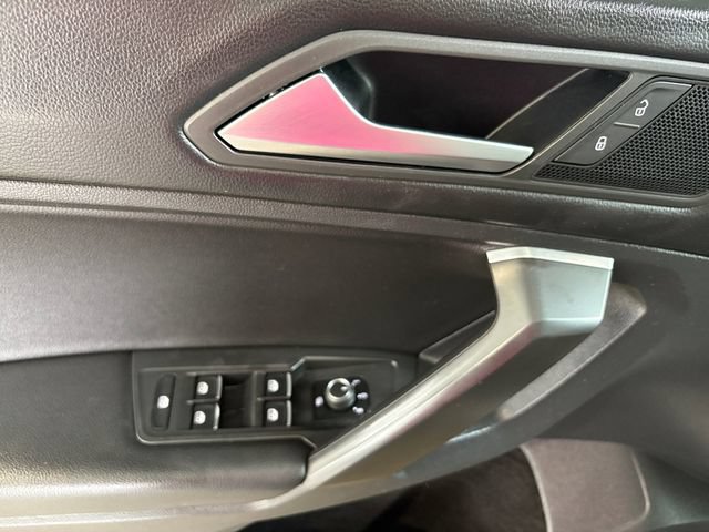 Used 2021 Volkswagen Tiguan SE FWD image 18