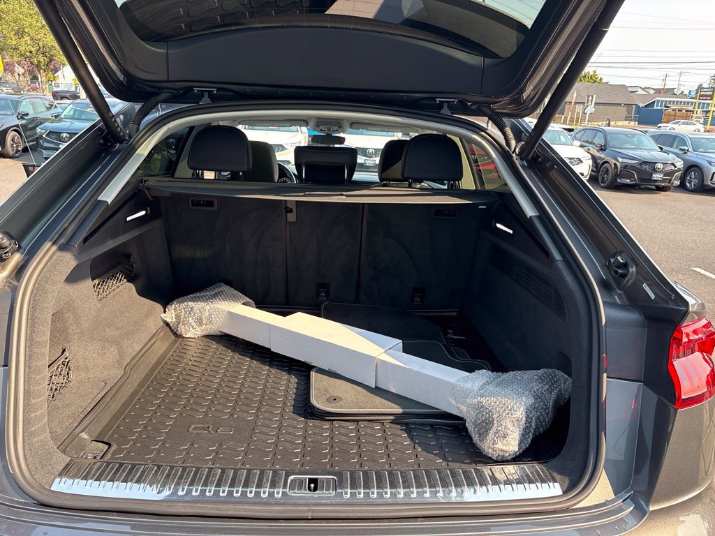 Used 2019 Audi Q8 Premium Plus AWD/4WD image 30