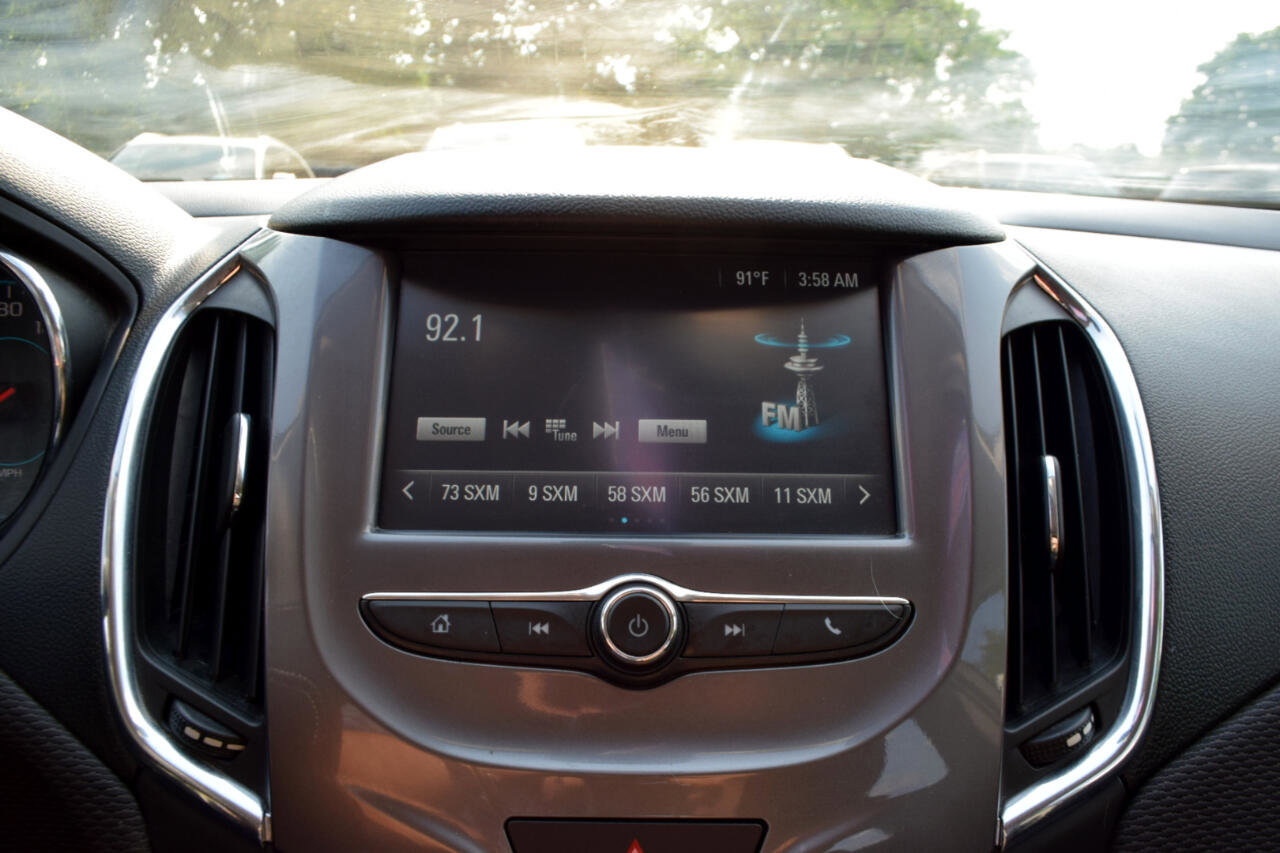 Used 2017 Chevrolet Cruze LT image 17