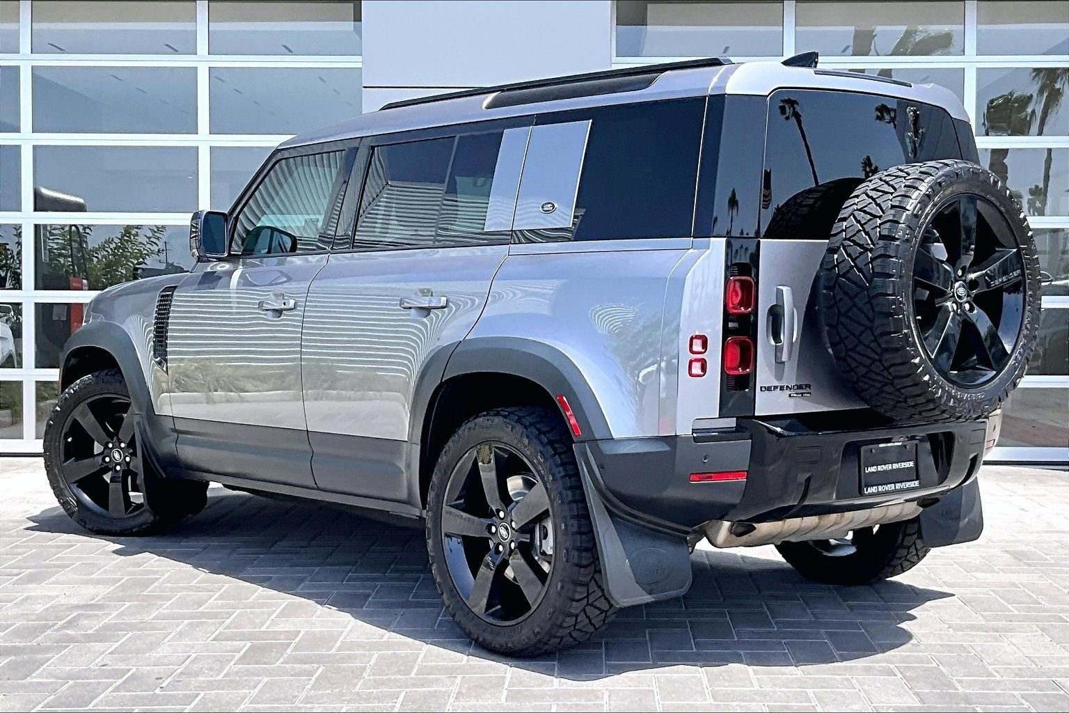 Used 2020 Land Rover Defender 110 HSE AWD/4WD image 12