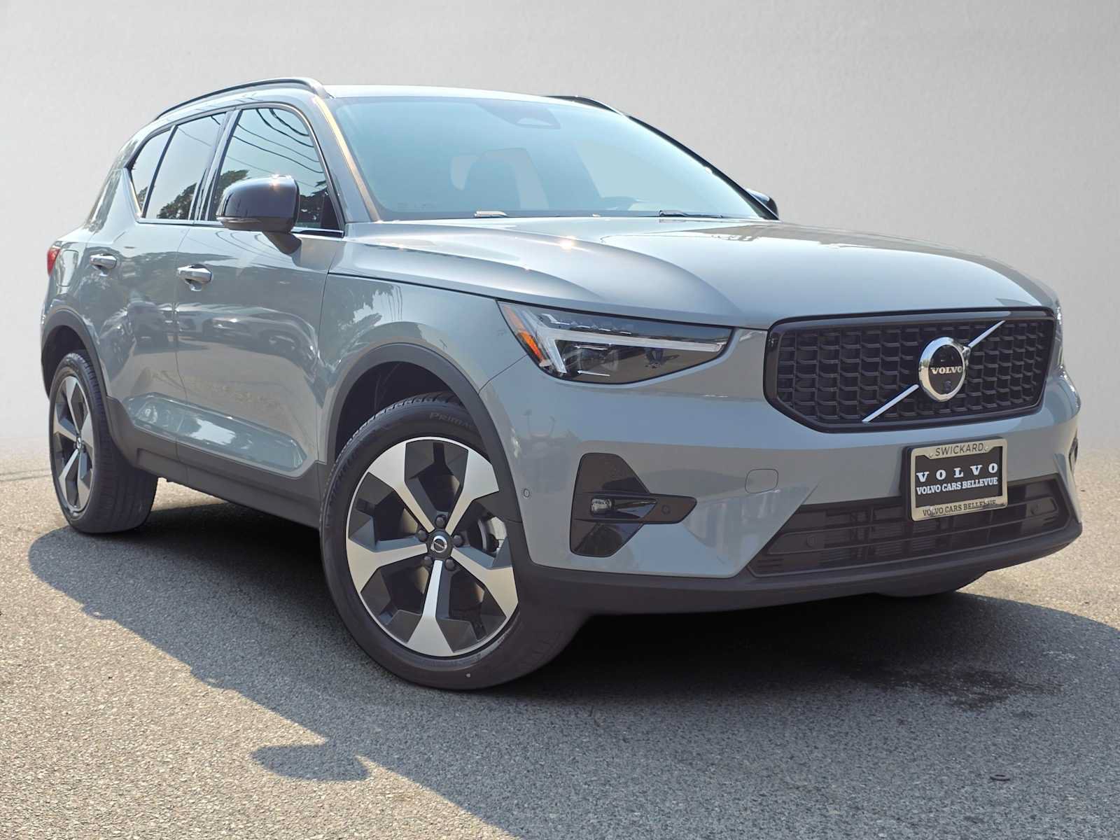 New 2026 Volvo XC40 B5 Plus w/ Protection Package Premier