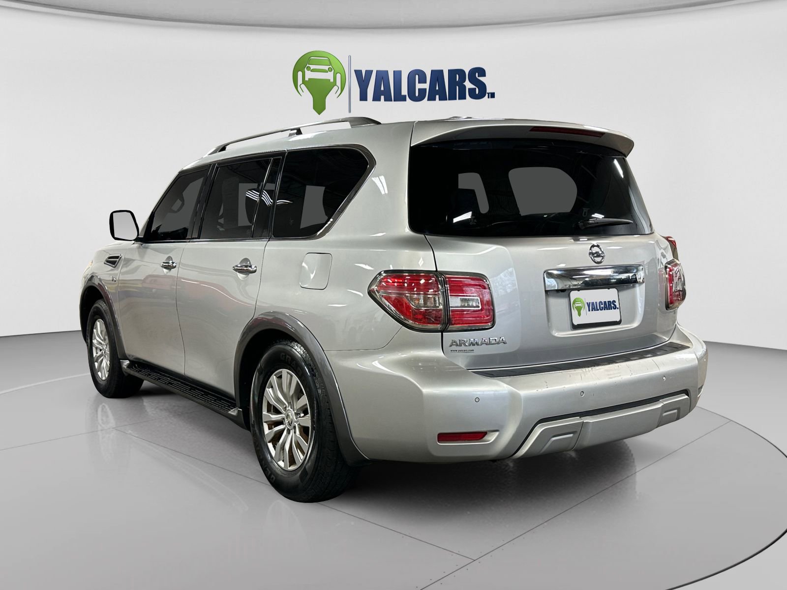 Used 2017 Nissan Armada SV image 3