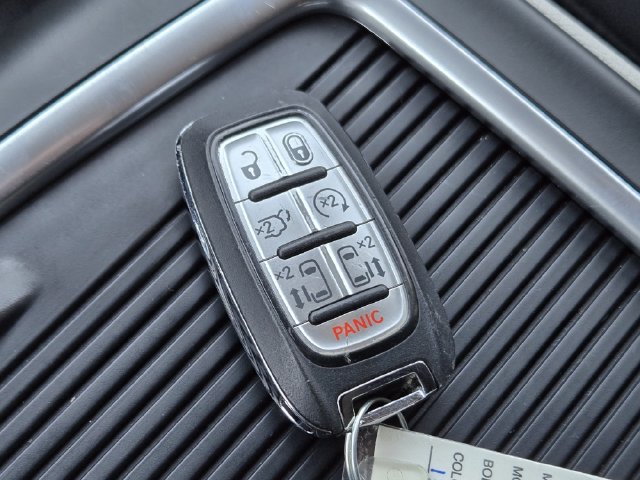 Used 2024 Chrysler Pacifica Touring-L FWD image 35