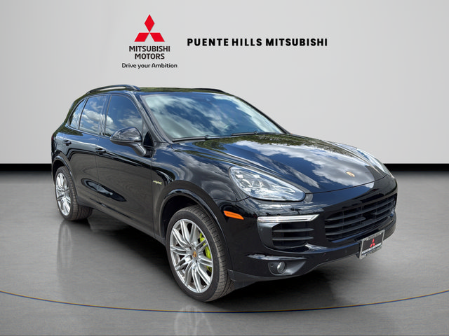 Used 2017 Porsche Cayenne S Platinum AWD/4WD image 3
