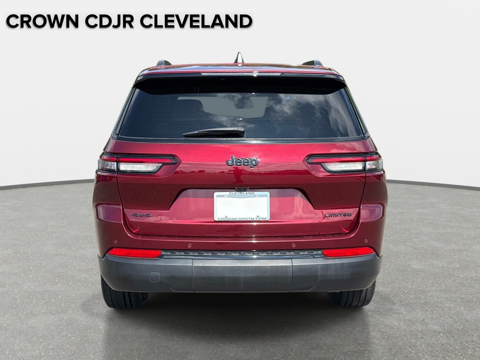 Used 2024 Jeep Grand Cherokee L Limited w/ Black Appearance Package AWD/4WD image 6