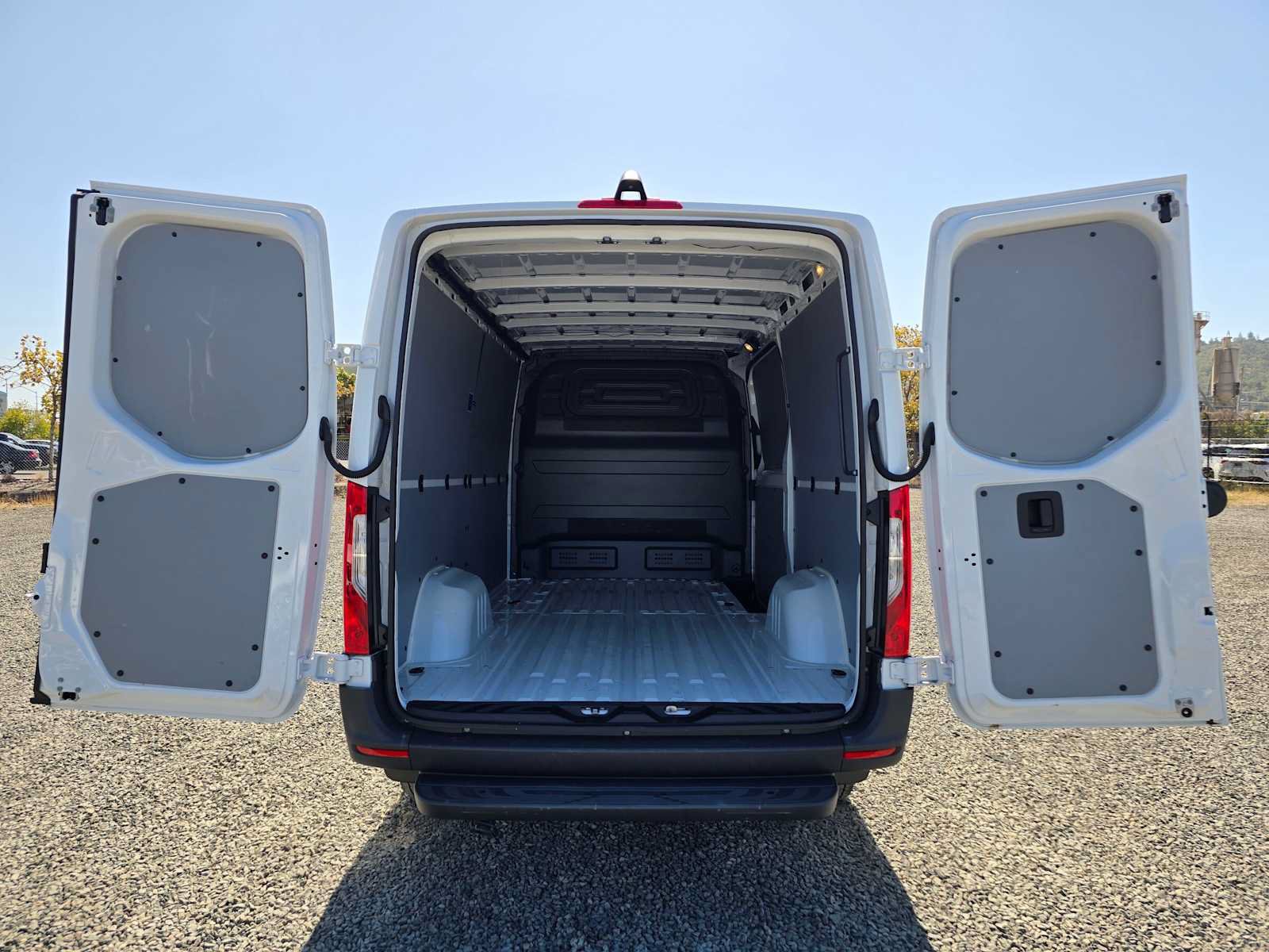 Used 2025 Mercedes-Benz Sprinter 2500 image 15