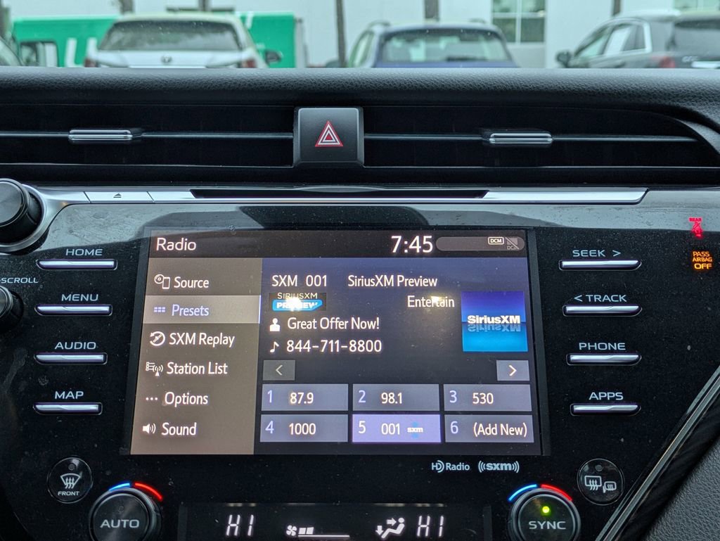 Used 2019 Toyota Camry XLE image 18