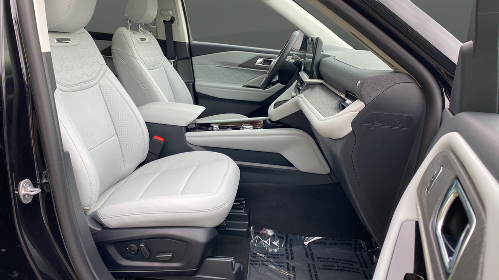 New 2026 Ford Explorer Platinum w/ LUX Leather Package AWD/4WD image 21