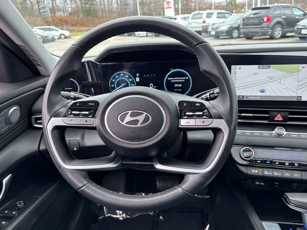 Used 2025 Hyundai Elantra Limited image 27