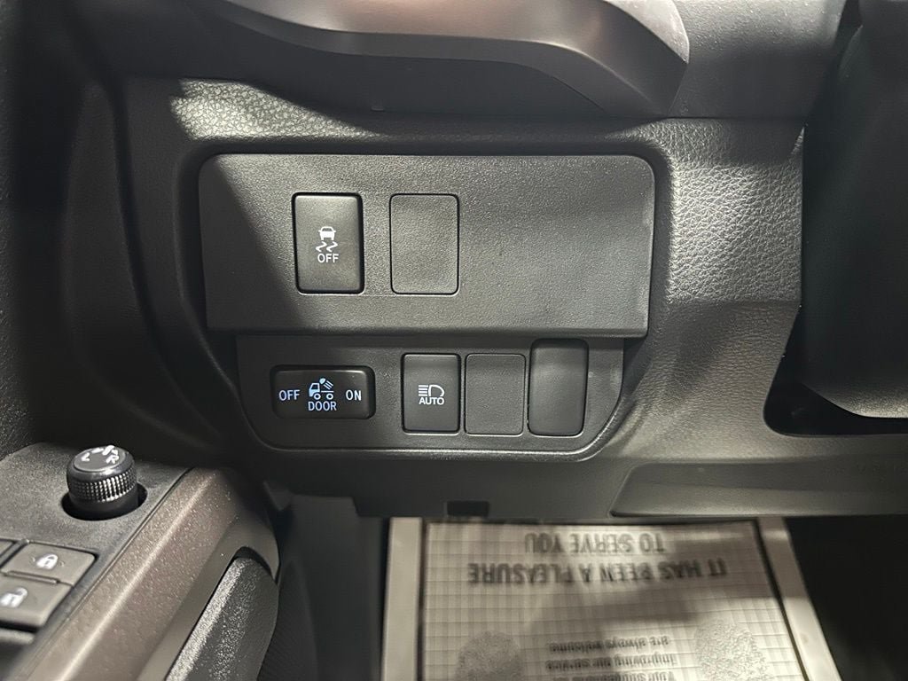 Used 2023 Toyota Tacoma SR5 w/ Technology Package AWD/4WD image 17