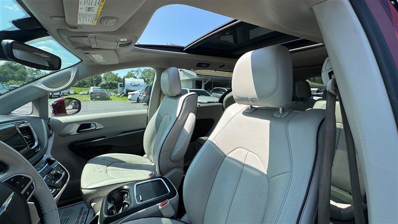 Used 2018 Chrysler Pacifica Limited w/ Advanced Safetytec Group FWD image 38