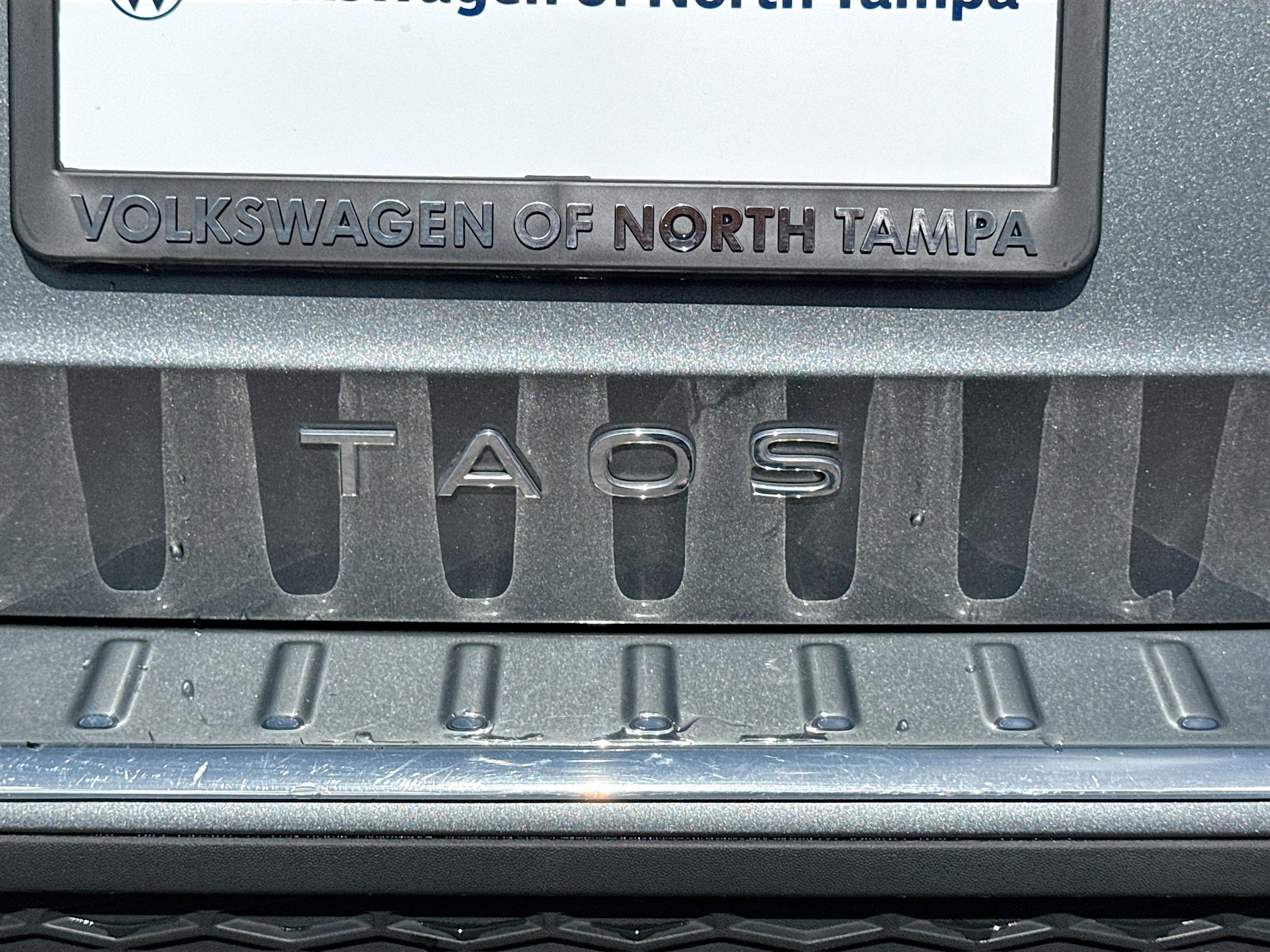 Used 2023 Volkswagen Taos SE w/ Panoramic Sunroof Package FWD image 12
