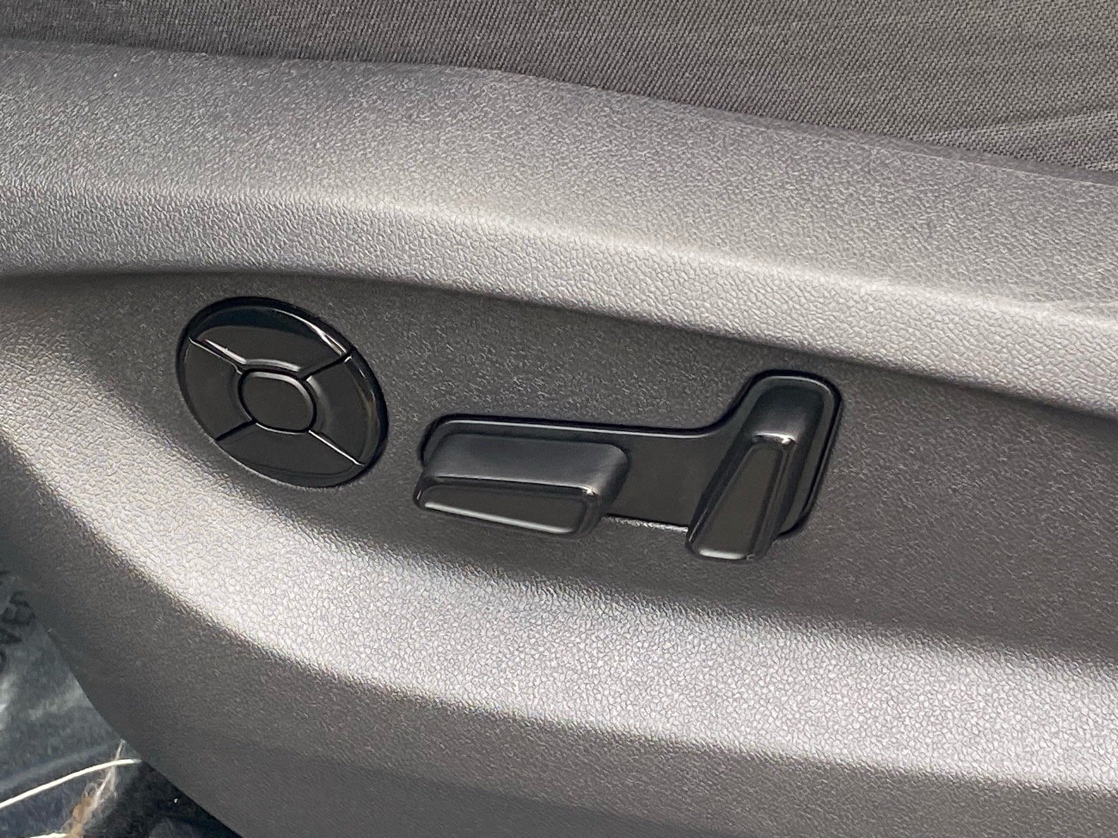 Certified 2025 Volkswagen Tiguan SE AWD/4WD image 13